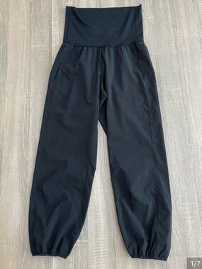 Lululemon Size 4 OM pants - DARK BLUE